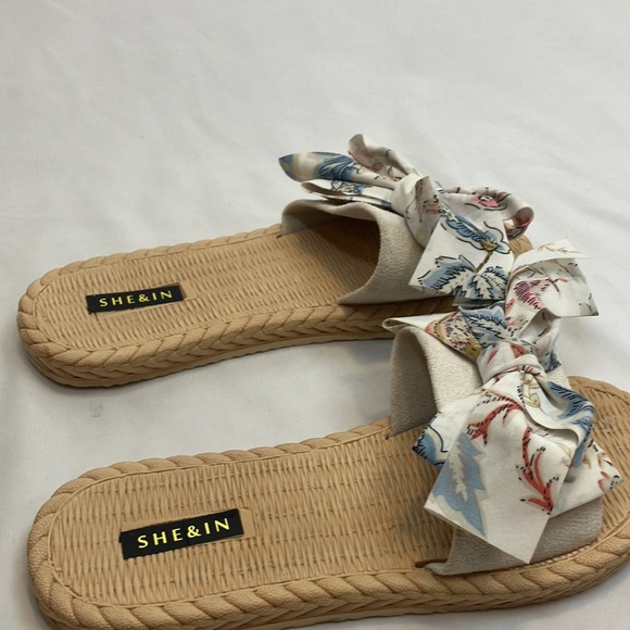 She & In slippers/sandals - Picture 11 of 12